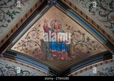 SPISSKA KAPITULA, SLOVAQUIE - 9 AOÛT 2023 : peinture au plafond de la cathédrale Saint Martin à Spisska Kapitula, Slovaquie Banque D'Images