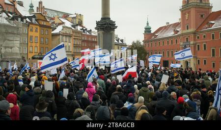 Varsovie, Pologne. 19 novembre 2023. Plusieurs centaines de personnes participent à un rassemblement contre l'antisémitisme à Varsovie, en Pologne, le 19 novembre 2023. (Photo Jaap Arriens/Sipa USA) crédit : SIPA USA/Alamy Live News Banque D'Images