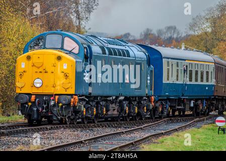 East lancashire Railway automne DMU gala Class 40 locomotive électrique diesel nommée Aureol Elder Dempster Lines qui exécute la navette entre Ramsbottom Banque D'Images