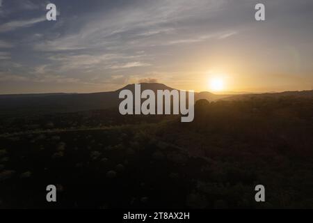 Masaya National Park Valley vue aérienne drone sur l'heure du coucher du soleil Banque D'Images