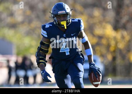 Ithaca, NY, États-Unis. 18 novembre 2023. Le défenseur des Columbia Lions Aaron Brebnor (4 ans) réagit à son interception contre le Big Red de Cornell lors de la première mi-temps le samedi 18 novembre 2023 au Schoellkopf Field à Ithaca, NY. Rich Barnes/CSM/Alamy Live News Banque D'Images