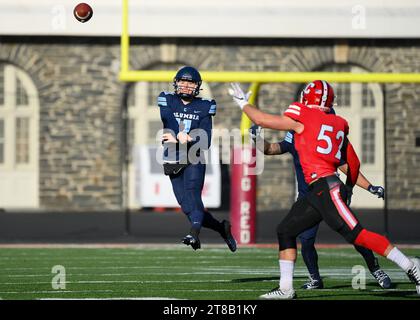 Ithaca, NY, États-Unis. 18 novembre 2023. Le quarterback des Columbia Lions Joe Green (11 ans) passe le ballon contre le Big Red de Cornell lors de la première mi-temps le samedi 18 novembre 2023 au Schoellkopf Field à Ithaca, NY. Rich Barnes/CSM/Alamy Live News Banque D'Images