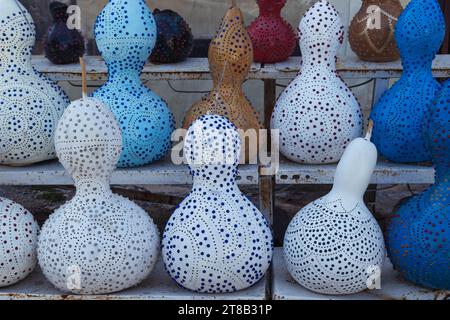 Lampes calabash calabash à la main sur la côte de la ville Banque D'Images