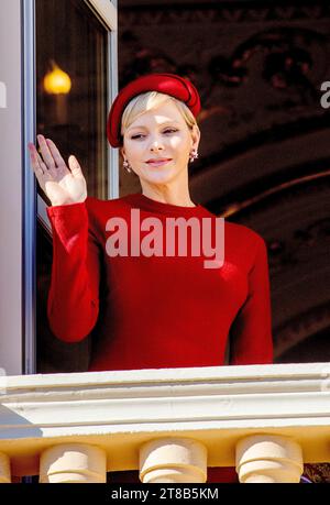 Monaco ville, Monaco. 19 novembre 2023. La Princesse Charlène de Monaco sur le balcon du Palais princier à Monaco-ville, le 19 novembre 2023, lors des célébrations de la fête nationale de Monaco crédit : Albert Nieboer/Netherlands OUT/point de vue OUT/dpa/Alamy Live News Banque D'Images