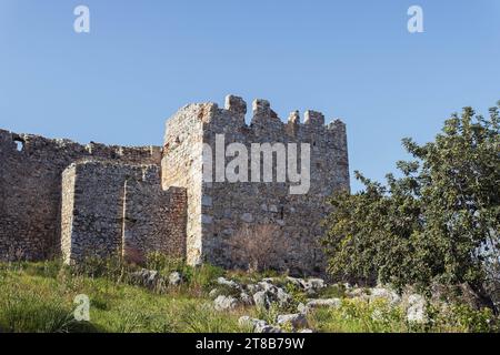 Vieille forteresse en ruine en Turquie vue de loin gros plan Banque D'Images