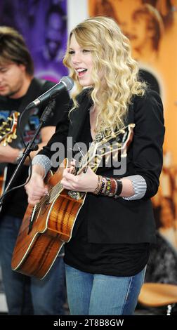 Taylor Swift, 19 ans, donne un petit concert acoustique à Manchester, Royaume-Uni, le 19 février 2009. Banque D'Images