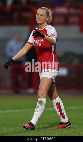 Crawley, Royaume-Uni. 19 novembre 2023. Frida Maanum d'Arsenal célèbre les buts lors du match de Barclays Women's Super League entre Brighton & Hove Albion et Arsenal au Broadfield Stadium de Crawley. Crédit : James Boardman/Alamy Live News Banque D'Images