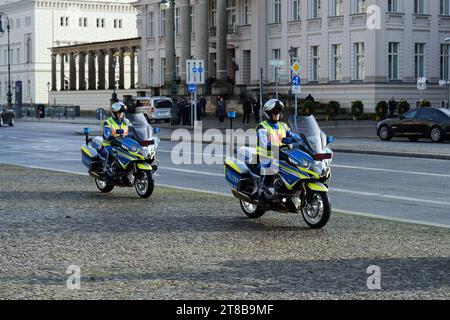 Volkstrauertag, Staatsspitze BEI der Neuen Wache Berlin, Polizei Volkstrauertag, Kranzniederlegung für die Opfer von Krieg und Gewaltherrschaft am 19. Novembre 2023 in der Neuen Wache Berlin Berlin Berlin GER *** jour du souvenir, Chef de l'Etat à la Neue Wache Berlin, jour du souvenir de la police, cérémonie de dépôt de couronnes pour les victimes de la guerre et de la tyrannie le 19 novembre 2023 à la Neue Wache Berlin Berlin Berlin GER Credit : Imago/Alamy Live News Banque D'Images