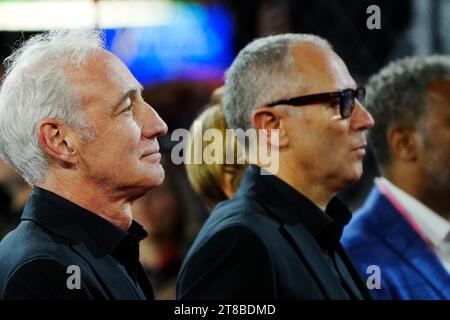 Las Vegas, États-Unis. 18 novembre 2023. Greg Maffei (USA) Président et chef de la direction de Liberty Media Corporation avec Stefano Domenicali (ITA) Président et chef de la direction de Formule 1 sur la grille. 18.11.2023. Formula 1 World Championship, Rd 22, Las Vegas Grand Prix, Las Vegas, Nevada, USA, Race Day. Le crédit photo doit se lire : XPB/Press Association Images. Crédit : XPB Images Ltd/Alamy Live News Banque D'Images