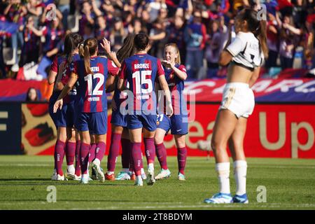 Barcelone, Espagne. 19 novembre 2023. Les joueurs du FC Barcelone célébrant leur but lors du match de Liga F entre le FC Barcelone et le Real Madrid ont joué au Luis Companys Stadium le 19 novembre 2023 à Barcelone, en Espagne. (Photo de Carla Pazos/PRESSINPHOTO) crédit : PRESSINPHOTO SPORTS AGENCY/Alamy Live News Banque D'Images