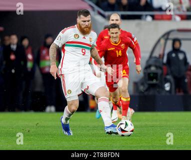 Budapest, Hongrie. 19 novembre 2023. Martin Adam de Hongrie passe le ballon lors du match de qualification de l'UEFA EURO 2024 entre la Hongrie et le Monténégro à la Puskas Arena le 19 novembre 2023 à Budapest, Hongrie. Crédit : Laszlo Szirtesi/Alamy Live News Banque D'Images