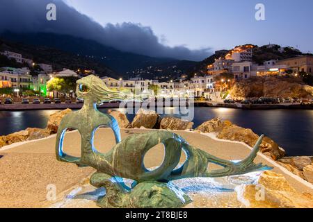 Le village d'Agios Kirikos est la capitale de l'île d'Ikaria, en Grèce. Banque D'Images