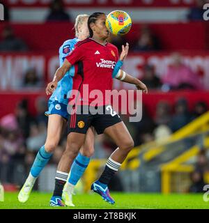 Manchester le dimanche 19 novembre 2023. Geyse #23 du Manchester United WFC est en train de battre le ballon lors du match de la Barclays FA Women's Super League entre Manchester United et Manchester City à Old Trafford, Manchester le dimanche 19 novembre 2023. (Photo : Mike Morese | MI News) crédit : MI News & Sport / Alamy Live News Banque D'Images
