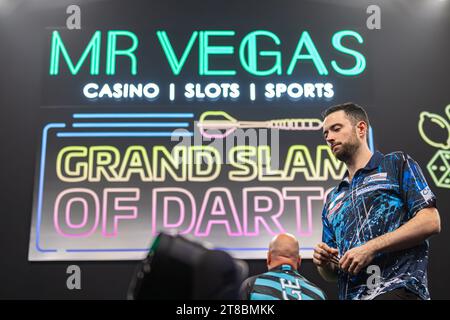 WV Active, Aldersley, Wolverhampton, Royaume-Uni. 19 novembre 2023. 2023 PDC Grand Chelem of Darts, finale ; Luke Humphries crédit : action plus Sports/Alamy Live News Banque D'Images