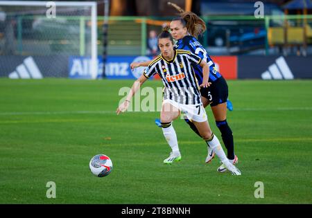 Biella, Italie. 14 mars 2021. Biella, Italie, 19 novembre 2023 : Frederikke Thøgersen (25) Inter Martina Lenzini (71) Juventus et en action pendant le match (Marangon Andrea/SPP) crédit : SPP Sport Press photo. /Alamy Live News Banque D'Images