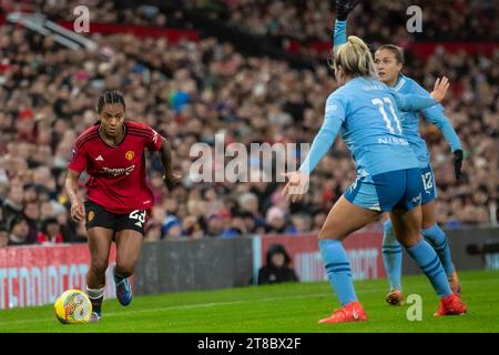 Manchester le dimanche 19 novembre 2023. Geyse #23 du Manchester United WFC en possession du ballon lors du match de la Barclays FA Women's Super League entre Manchester United et Manchester City à Old Trafford, Manchester le dimanche 19 novembre 2023. (Photo : Mike Morese | MI News) crédit : MI News & Sport / Alamy Live News Banque D'Images