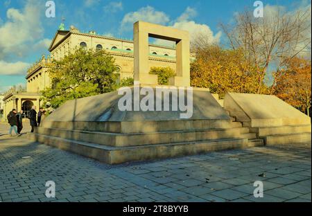 DAS Holocaust-Mahnmal auf dem Opernplatz à Hanovre - gesehen am 16.11.2023 *** le mémorial de l'Holocauste sur l'Opernplatz à Hanovre vu sur 16 11 2023 Credit : Imago/Alamy Live News Banque D'Images