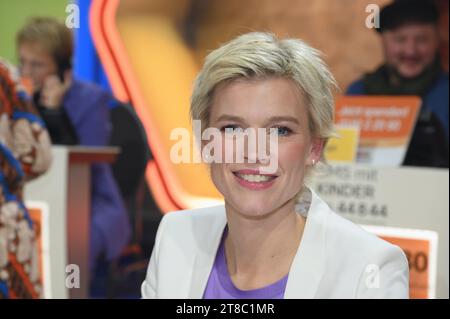 Moderatorin Verena Fels nimmt am 28. RTL Spendenmarathon wir helfen Kindern 2023 teil *** présentatrice Verena Fels participe au téléthon RTL wir helfen Kindern 2023 28 Credit : Imago/Alamy Live News Banque D'Images