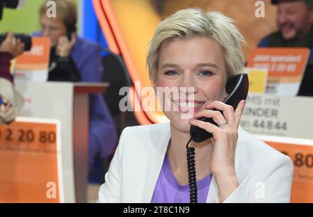 Moderatorin Verena Fels nimmt am 28. RTL Spendenmarathon wir helfen Kindern 2023 teil *** présentatrice Verena Fels participe au téléthon RTL wir helfen Kindern 2023 28 Credit : Imago/Alamy Live News Banque D'Images