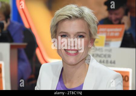 Moderatorin Verena Fels nimmt am 28. RTL Spendenmarathon wir helfen Kindern 2023 teil *** présentatrice Verena Fels participe au téléthon RTL wir helfen Kindern 2023 28 Credit : Imago/Alamy Live News Banque D'Images