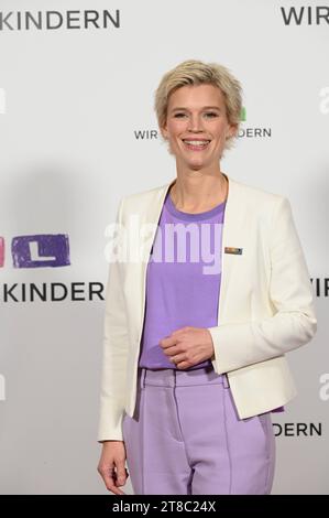 Moderatorin Verena Fels nimmt am 28. RTL Spendenmarathon wir helfen Kindern 2023 teil *** présentatrice Verena Fels participe au téléthon RTL wir helfen Kindern 2023 28 Credit : Imago/Alamy Live News Banque D'Images
