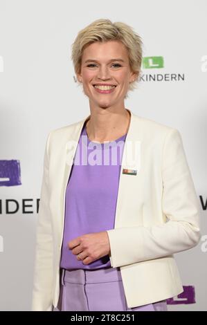 Moderatorin Verena Fels nimmt am 28. RTL Spendenmarathon wir helfen Kindern 2023 teil *** présentatrice Verena Fels participe au téléthon RTL wir helfen Kindern 2023 28 Credit : Imago/Alamy Live News Banque D'Images