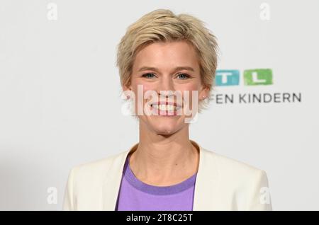 Moderatorin Verena Fels nimmt am 28. RTL Spendenmarathon wir helfen Kindern 2023 teil *** présentatrice Verena Fels participe au téléthon RTL wir helfen Kindern 2023 28 Credit : Imago/Alamy Live News Banque D'Images