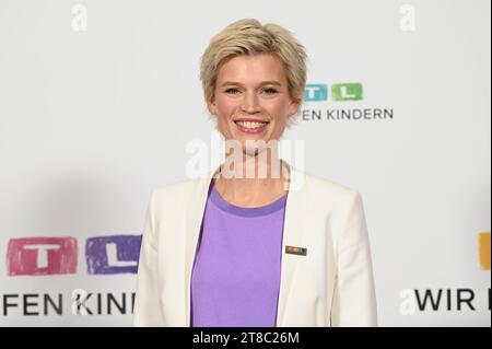 Moderatorin Verena Fels nimmt am 28. RTL Spendenmarathon wir helfen Kindern 2023 teil *** présentatrice Verena Fels participe au téléthon RTL wir helfen Kindern 2023 28 Credit : Imago/Alamy Live News Banque D'Images