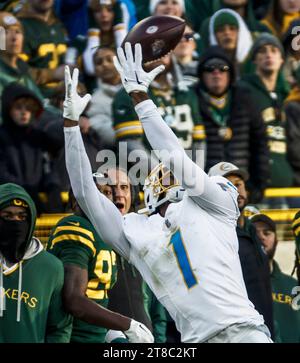 Green Bay, États-Unis. 19 novembre 2023. Quentin Johnston, le Wide Receiver des Chargers de Los Angeles, échoue à attraper une passe lors du match de la NFL entre les Chargers de Los Angeles et les Packers de Green Bay au Lambeau Field le dimanche 19 novembre 2023. Les Packers battent les Chargers 23-20. Photo de Tannen Maury/UPI crédit : UPI/Alamy Live News Banque D'Images