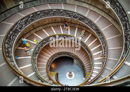 Escalier en colimaçon dans le Musée du Vatican à Rome Italie Banque D'Images