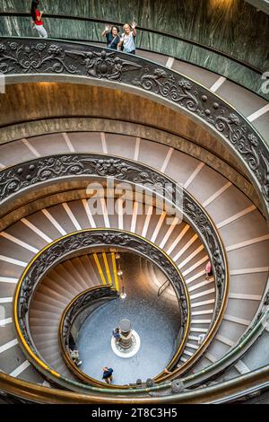 Escalier en colimaçon dans le Musée du Vatican à Rome Italie Banque D'Images