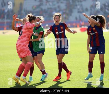 Sabadell, Barcelone, Espagne. 19 novembre 2023. Barcelone Espagne 19.11.2023 les joueurs du FC Barcelone célèbrent la victoire en Liga F entre le FC Barcelone et le Real Madrid à Estadi Olimpic Lluis Companys le 19 novembre 2023 à Barcelone. (Image de crédit : © Xavi Urgeles/ZUMA Press Wire) USAGE ÉDITORIAL SEULEMENT! Non destiné à UN USAGE commercial ! Banque D'Images