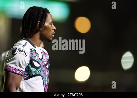 Newport, Royaume-Uni. 18 novembre 2023. Daniel Kasende des Ospreys regarde sur.United Rugby Championship, Dragons v Ospreys à Rodney Parade à Newport le samedi 18 novembre 2023. photo par Andrew Orchard/Andrew Orchard photographie sportive/Alamy Live News crédit : Andrew Orchard photographie sportive/Alamy Live News Banque D'Images