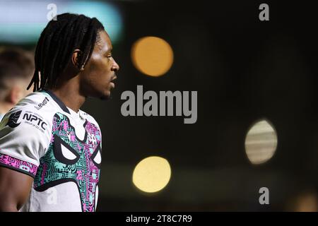 Newport, Royaume-Uni. 18 novembre 2023. Daniel Kasende des Ospreys regarde sur.United Rugby Championship, Dragons v Ospreys à Rodney Parade à Newport le samedi 18 novembre 2023. photo par Andrew Orchard/Andrew Orchard photographie sportive/Alamy Live News crédit : Andrew Orchard photographie sportive/Alamy Live News Banque D'Images