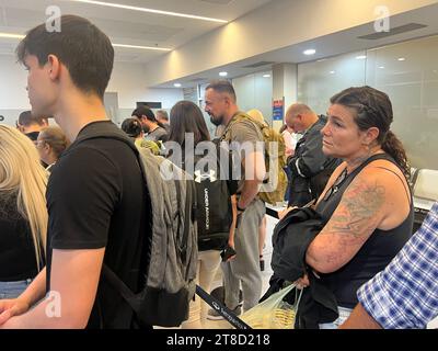 Santiago Del Estero, Argentine. 19 novembre 2023. (INT) Aperçu de l'aéroport Santiago Del Estero. 19 novembre 2023, Santiago Del Estero, Argentine : mouvement des passagers à l'aéroport de Santiago Del Estero, Argentine alors que le pays élit Javier Milei comme nouveau président élu au second tour des élections. Crédit : Mel Valle/Thenews2 (photo : Mel Valle/Thenews2/Zumapress) (image de crédit : © Mel Valle/TheNEWS2 via ZUMA Press Wire) À USAGE ÉDITORIAL SEULEMENT! Non destiné à UN USAGE commercial ! Banque D'Images