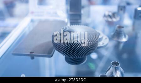 Imprimé sur l'objet imprimante 3d métallique close-up. Banque D'Images