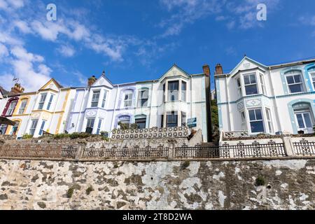 Porthleven ville en Cornouailles, cottages de vacances côté port à louer aux vacanciers, Angleterre, Royaume-Uni, 2023 Banque D'Images