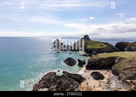 Kynance Cove sur la péninsule de Lizard en Cornouailles, Angleterre, Royaume-Uni à l'automne 2023, vues de la plage et de la géologie Banque D'Images
