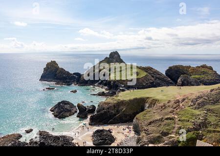 Kynance Cove sur la péninsule de Lizard en Cornouailles, Angleterre, Royaume-Uni à l'automne 2023, vues de la plage et de la géologie Banque D'Images