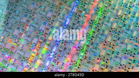 Semi-conducteur de tranche de silicium avec la couleur de néon, circuits intégrés pour fabriquer CPU et GPU Banque D'Images