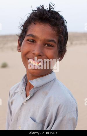 Portrait d'un enfant mâle au Rajasthan, Inde Banque D'Images