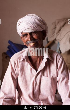 Rajasthani âgé traditionnel en Inde Banque D'Images