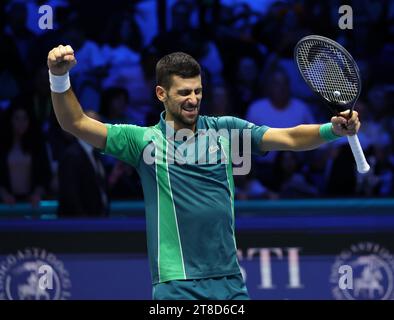 Turin, Italie. 19 novembre 2023. Novak Djokovic célèbre à la fin du dernier match entre Novak Djokovic de Serbie et Jannik Sinner d’Italie au tournoi de tennis ATP finals à Turin, Italie, le 19 novembre 2023. Crédit : Alberto Lingria/Xinhua/Alamy Live News Banque D'Images