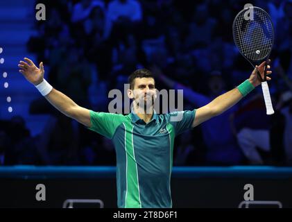 Turin, Italie. 19 novembre 2023. Novak Djokovic célèbre à la fin du dernier match entre Novak Djokovic de Serbie et Jannik Sinner d’Italie au tournoi de tennis ATP finals à Turin, Italie, le 19 novembre 2023. Crédit : Alberto Lingria/Xinhua/Alamy Live News Banque D'Images