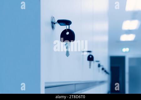 Clé pour la salle des coffres-forts personnels dans le bureau. Banque D'Images