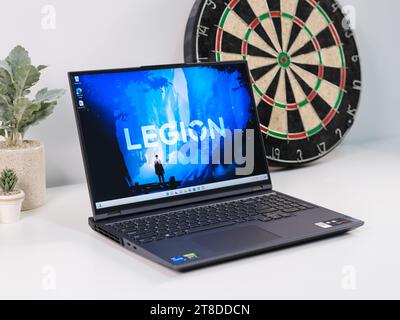 HCMC, VN - Lenovo Legion 5 pour un usage éditorial Banque D'Images