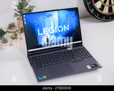 HCMC, VN - Lenovo Legion 5 pour un usage éditorial Banque D'Images