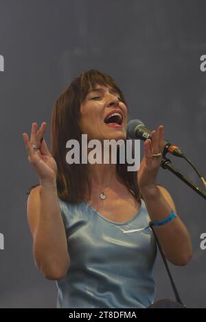 Mexico, Mexique. 19 novembre 2023. 19 novembre 2023, Mexico, Mexique : la chanteuse canadienne Leslie Feist se produit sur scène pendant la troisième journée du Festival de musique Corona Capital 2023 à Autodromo Hermanos Rodriguez. Le 19 novembre 2023 à Mexico, Mexique. (Photo d'Essene Hernandez/Eyepix Group) (photo d'Eyepix/NurPhoto) crédit : NurPhoto SRL/Alamy Live News Banque D'Images