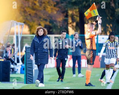 Biella, Italie. 19 novembre 2023. Biella, Italie, 19 novembre 2023 : Rita Guarino entraîneur-chef Inter (Marangon Andrea/SPP) crédit : SPP Sport Press photo. /Alamy Live News Banque D'Images