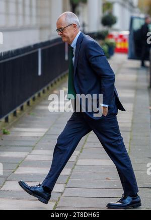 Londres, Royaume-Uni. 20 novembre 2023. Sir Patrick Vallance, conseiller scientifique en chef de forner auprès du gouvernement, arrive témoigner lors de l’enquête Covid-19. Elle était conseillère principale pendant la pandémie lorsque Boris Johnson était Premier ministre. Il a remis son journal comme preuve. Crédit : Karl Black/Alamy Live News Banque D'Images